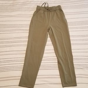 Lululemon Keep Moving 7/8 Pant Size 4